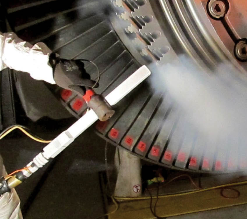 为什么要选择干冰模具清洗机清洗模具