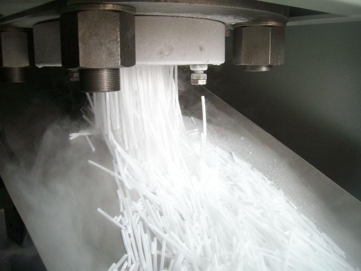 干冰制造机生成干冰的流程